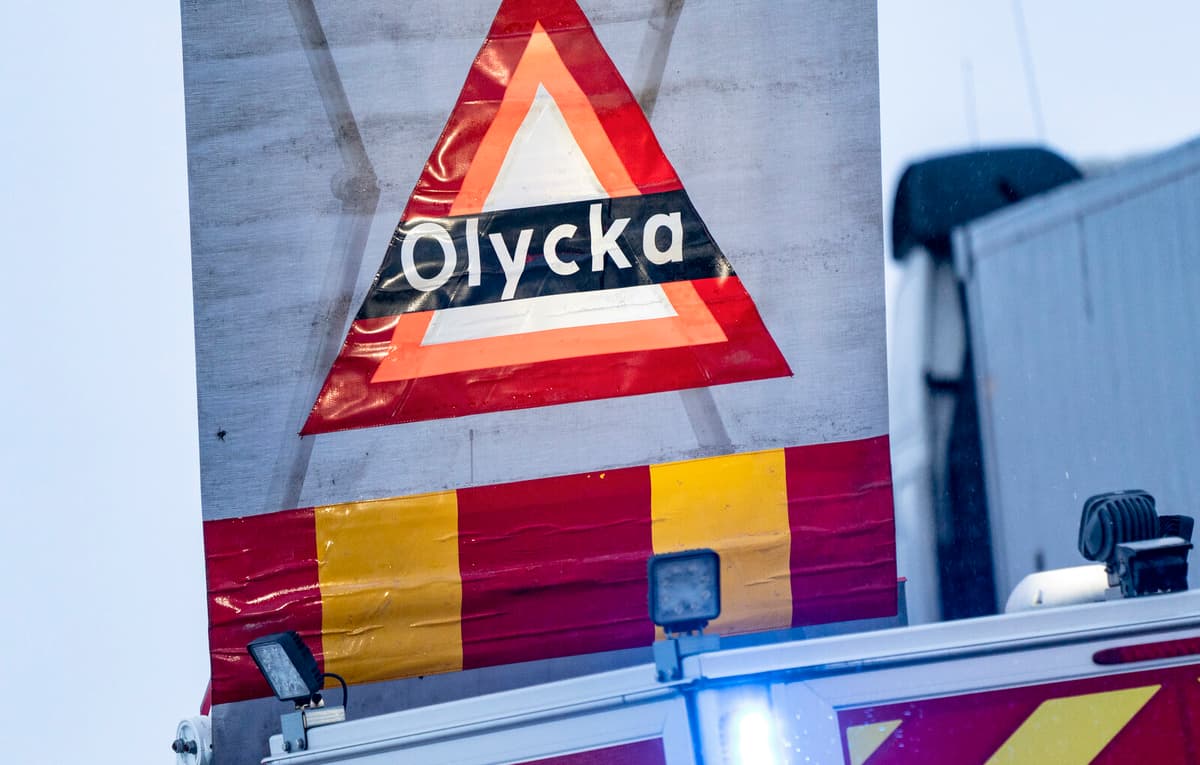 Person Hospitalized After Rear-End Collision with Timber Truck in Västergötland