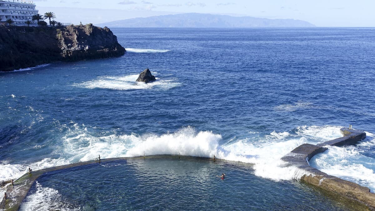 Death toll rises after monster wave in Tenerife