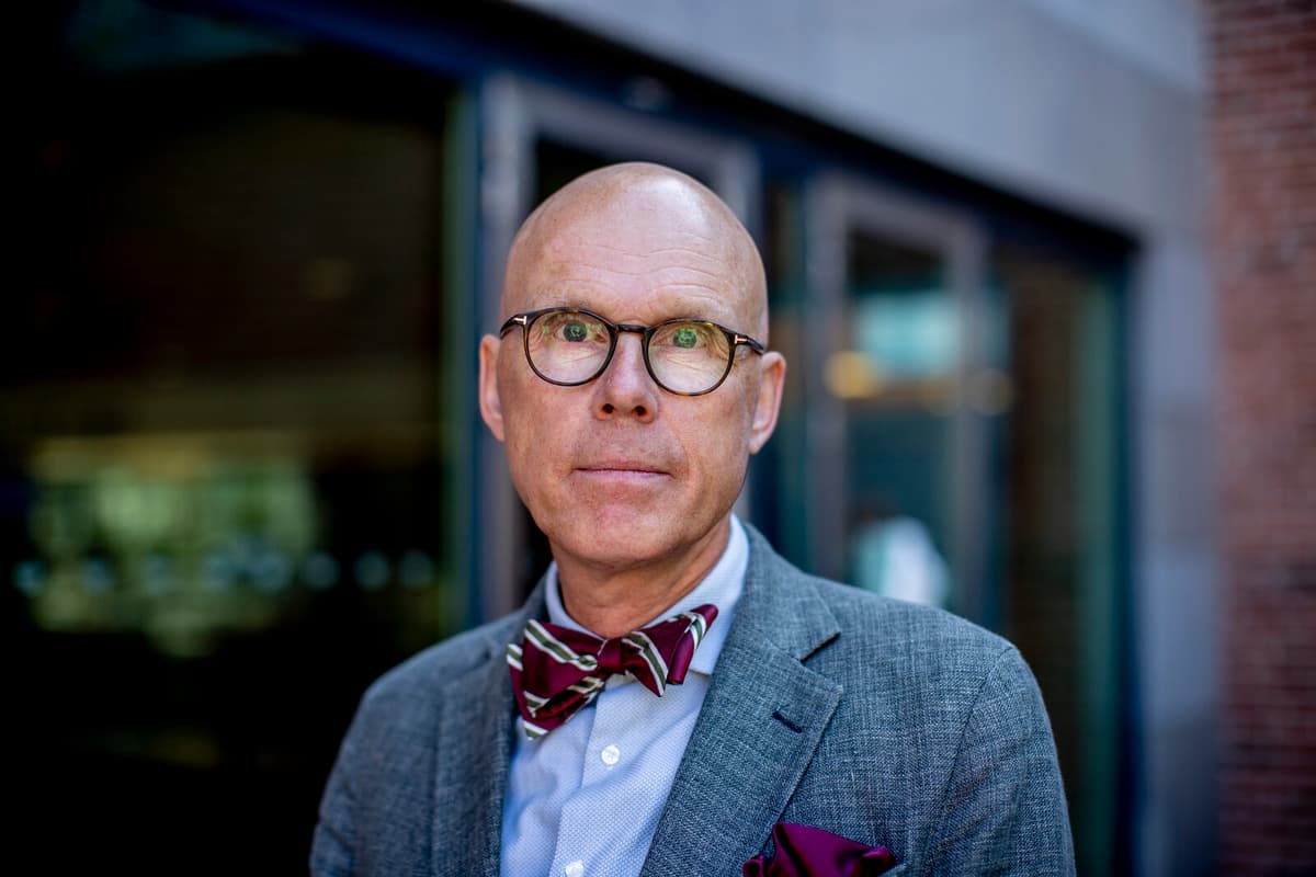 Left Party Faces Criticism but Remains Unharmed, Expert Says