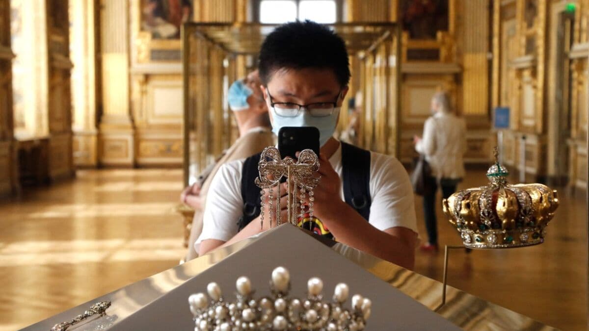 Jewels Stolen from Louvre Include Priceless Historical Pieces
