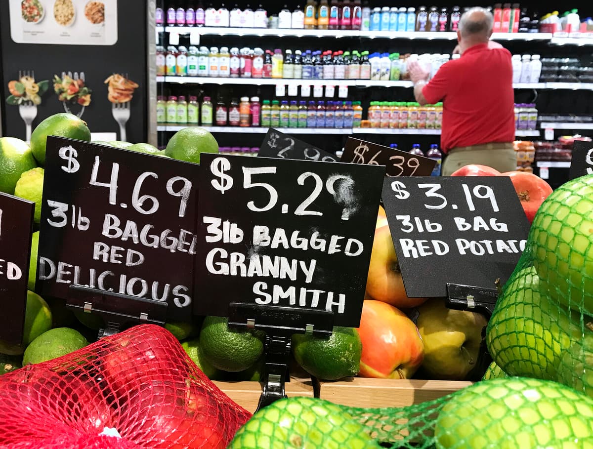 US Inflation Rises to 2.7% in May as Consumption Declines