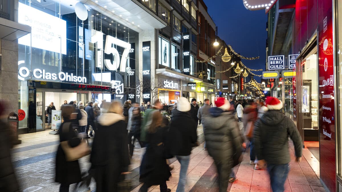 Household consumption fell 3.7 percent in December