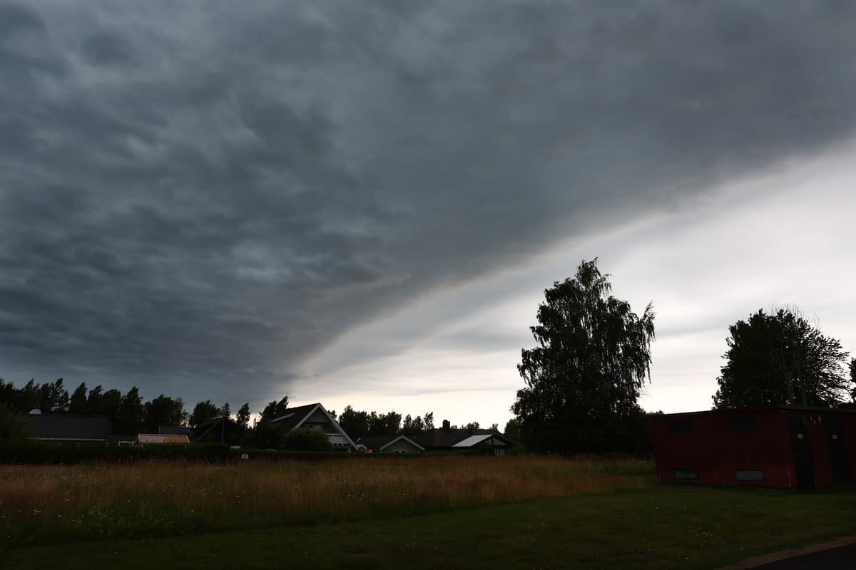 SMHI Issues Warning for Thunderstorms and Heavy Rain in Sweden