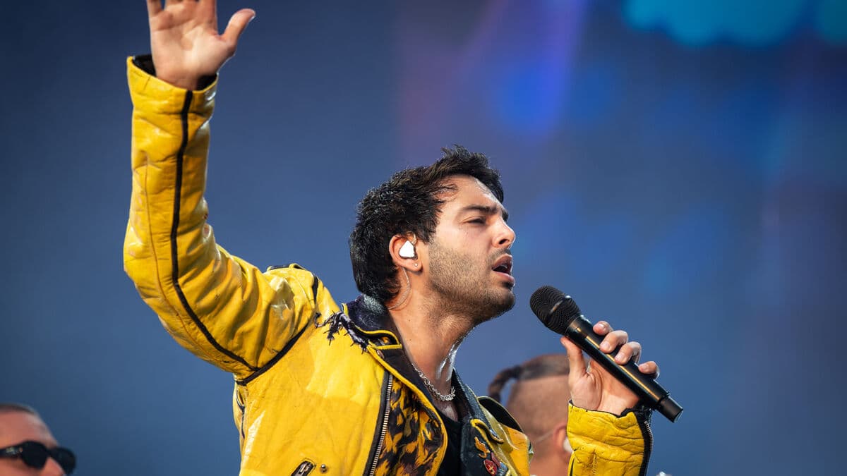 Darin Announces Acoustic Concert Hall Tour for Next Year