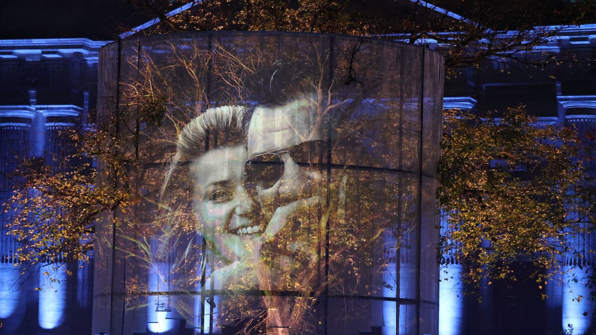 Notre Dame bells ring for Bataclan victims