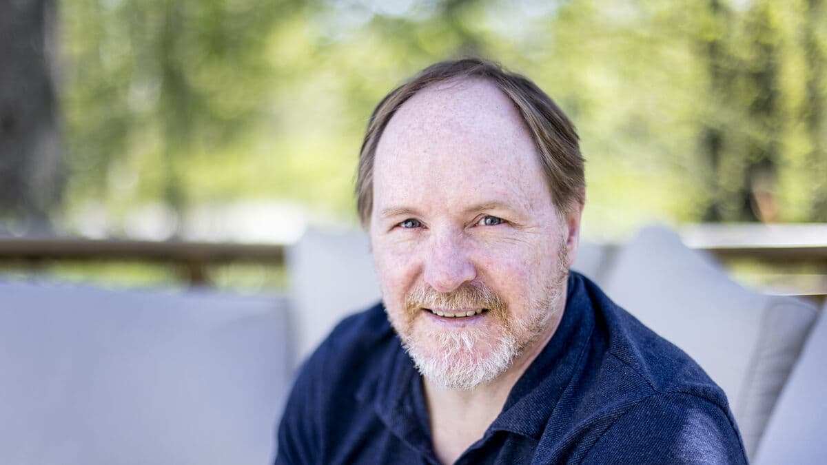 Morgan Alling goes on tour