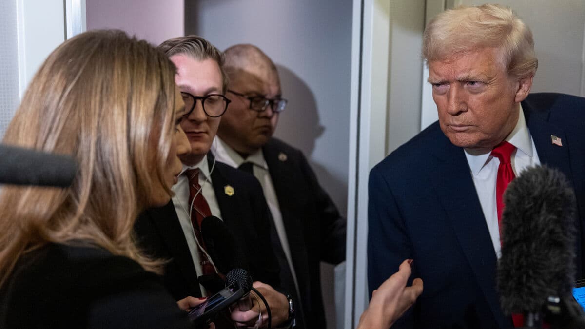 Trump mocks female reporters: "Stupid", "ugly"