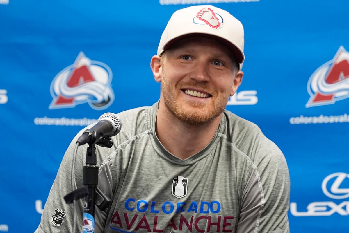 Gabriel Landeskog Scores First Goal in 1,027 Days in Comeback Game