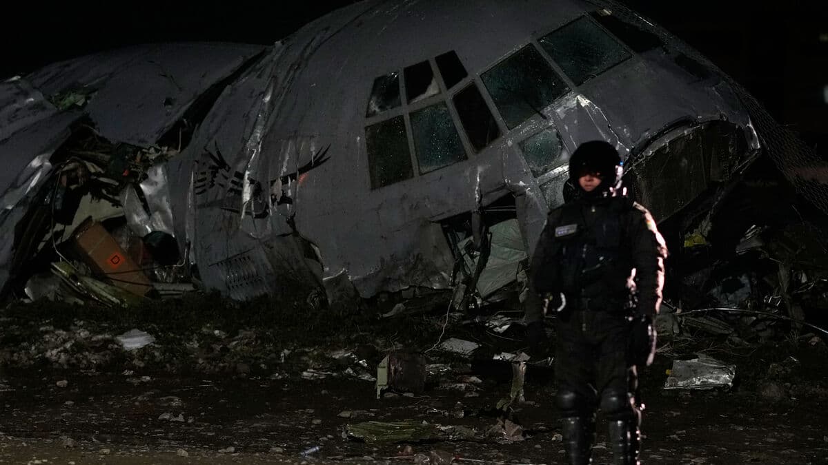 Plane filled with money crashes in Bolivia, at least 20 dead