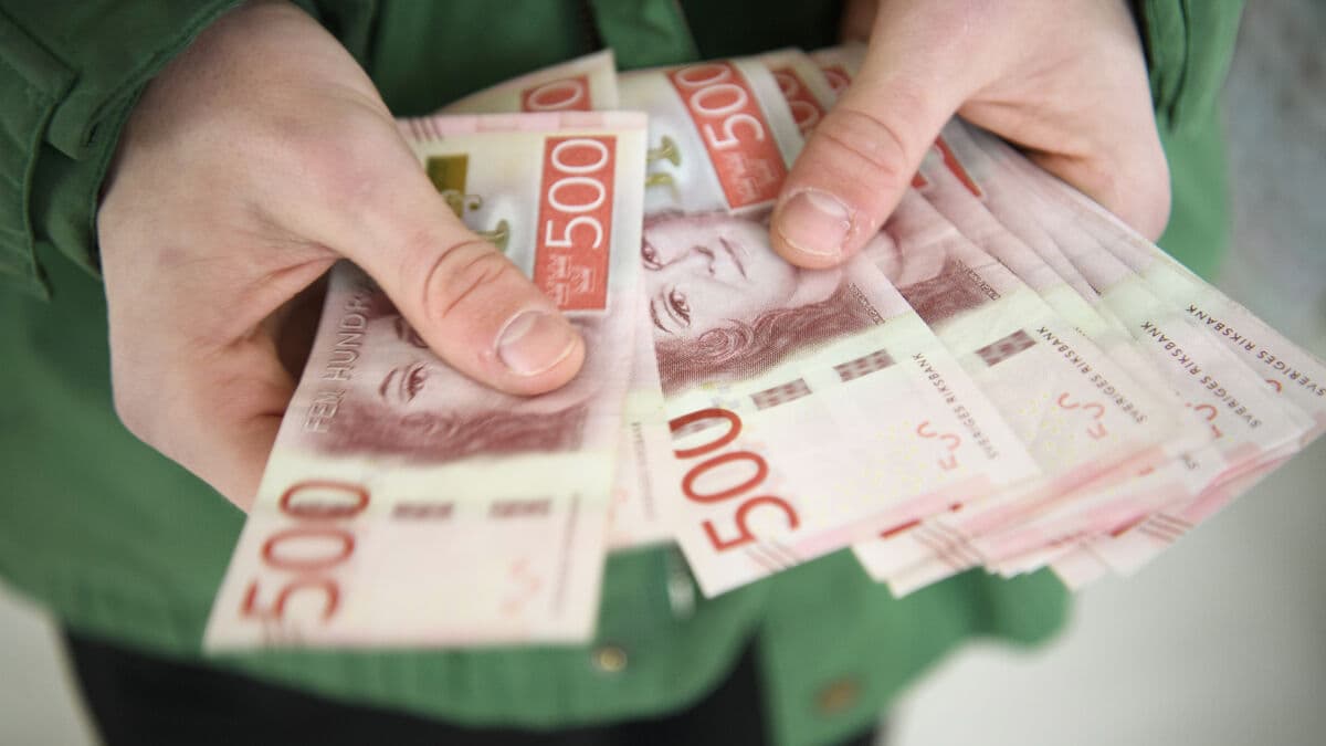 Swedish households saved less and borrowed more in the fourth quarter of 2025