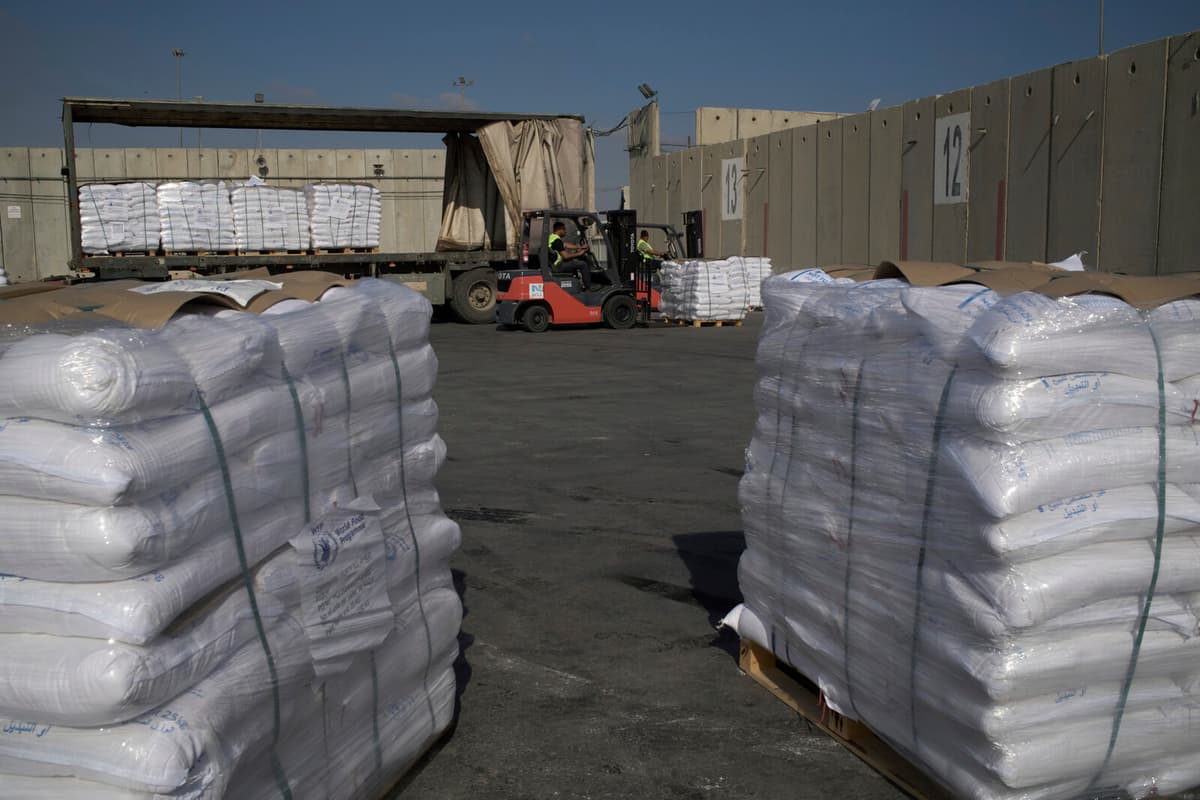 Emergency Aid to Gaza Begins Amid Leadership Change