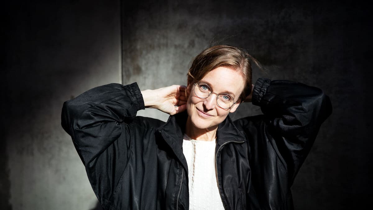 Alma Lindé will finish writing The Murkelsson Family only after the election