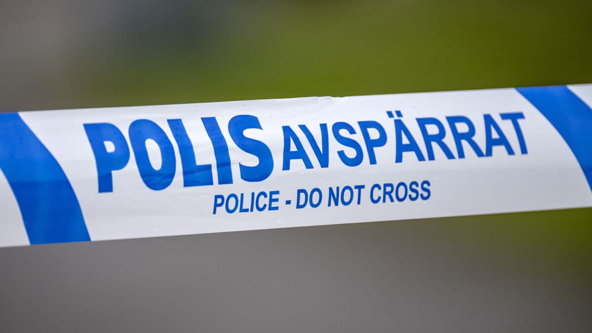 Injured Man Found Outside Norrköping Apartment in Attempted Murder Case