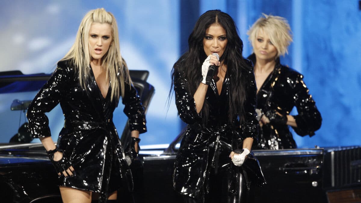 Pussycat Dolls reunite as a trio