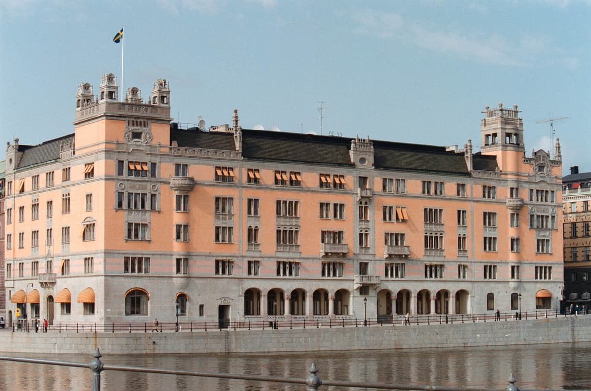 Government Reviews Rules on Ministers' Shareholdings