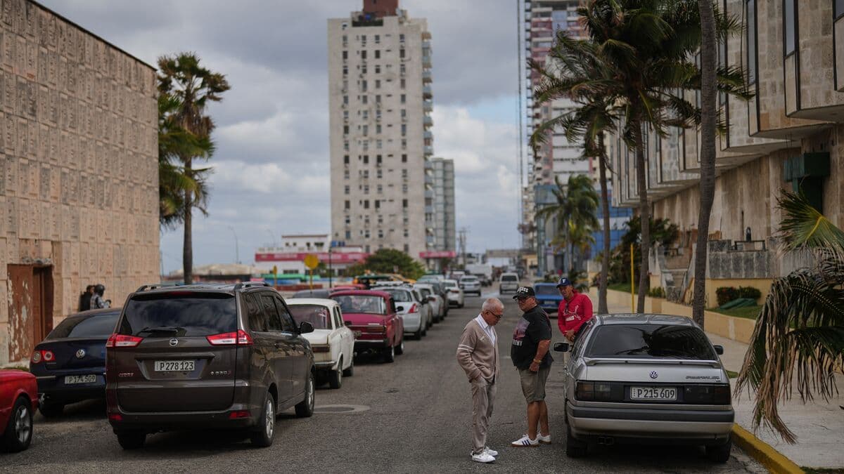 Trump imposes tariffs on countries that sell oil to Cuba