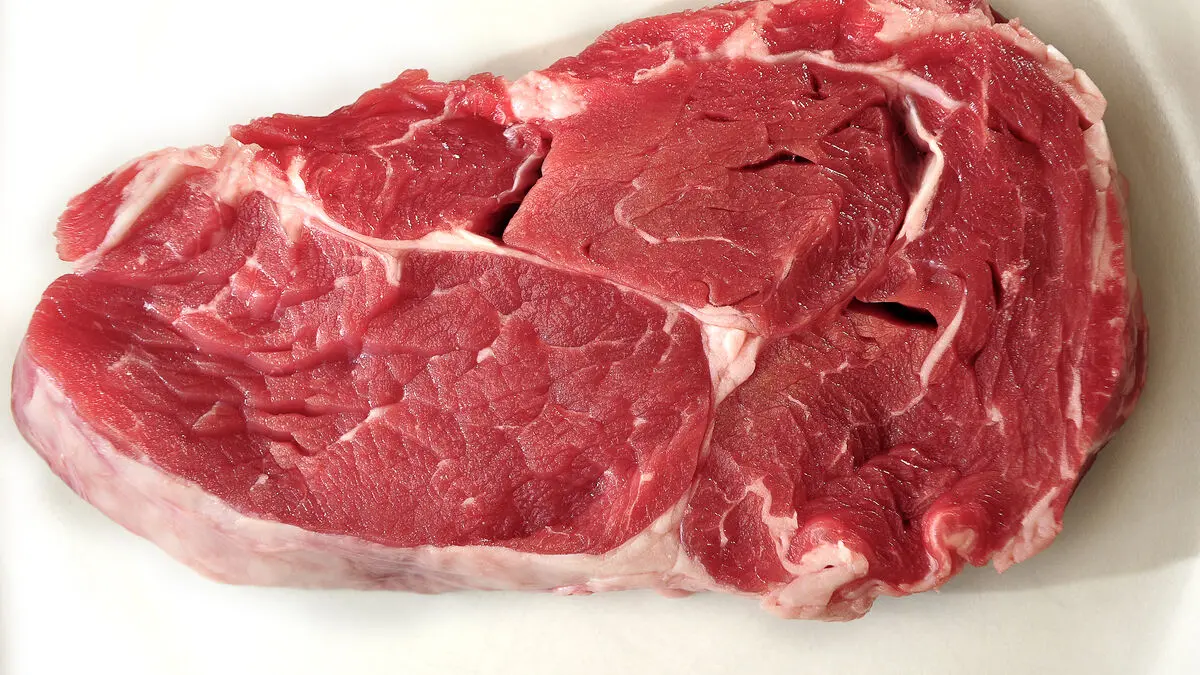 High meat intake linked to lower dementia risk in older adults with APOE gene variants