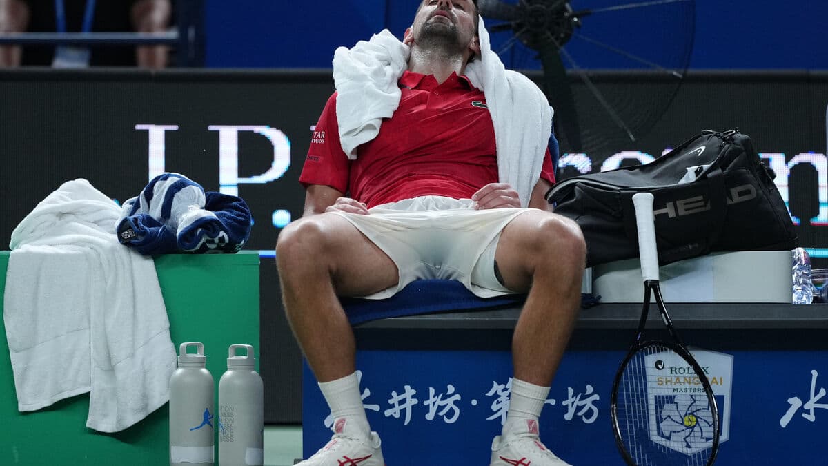 Djokovic Battles Heat to Make History at Shanghai Masters Quarterfinals