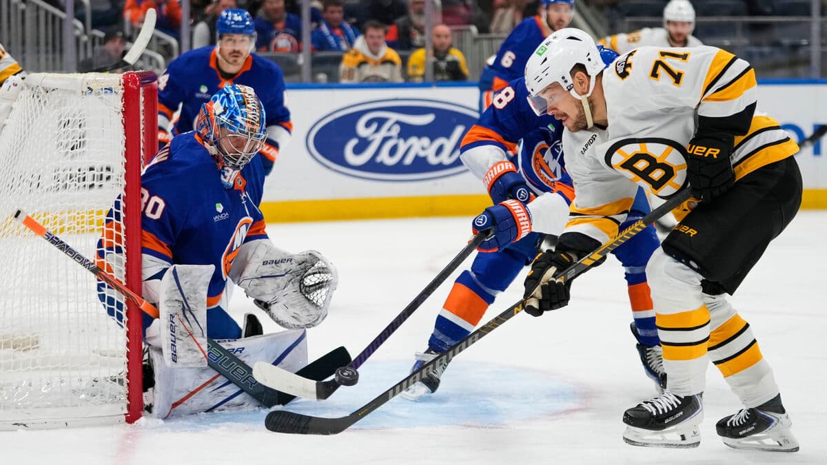 Arvidsson scores Boston's fourth straight goal