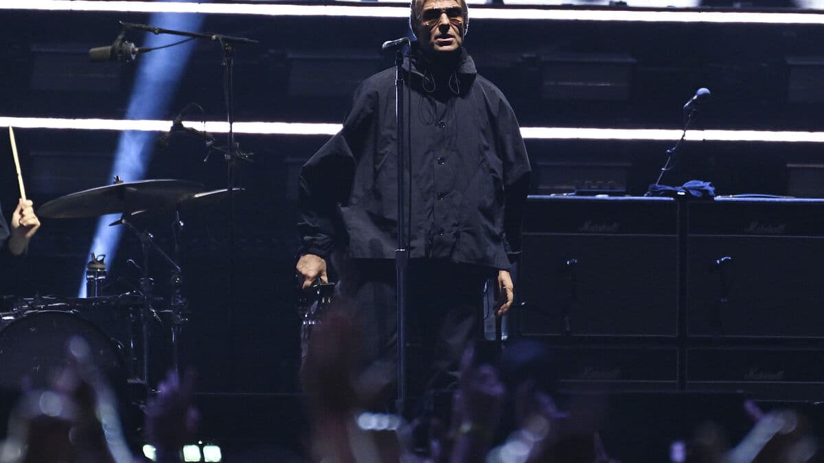 Torches in the audience upset Gallagher