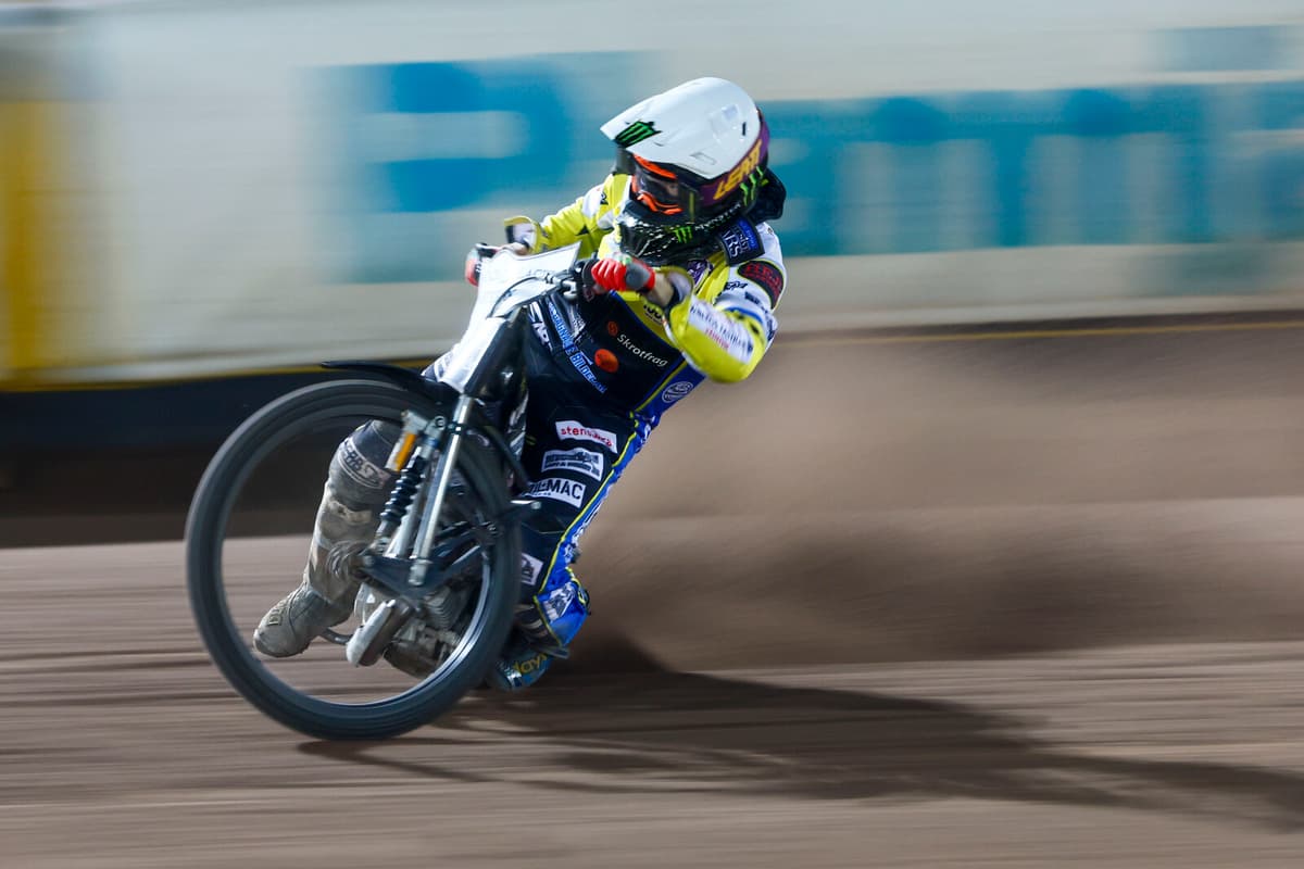 Västervik Triumphs in Rain-Interrupted Speedway Final