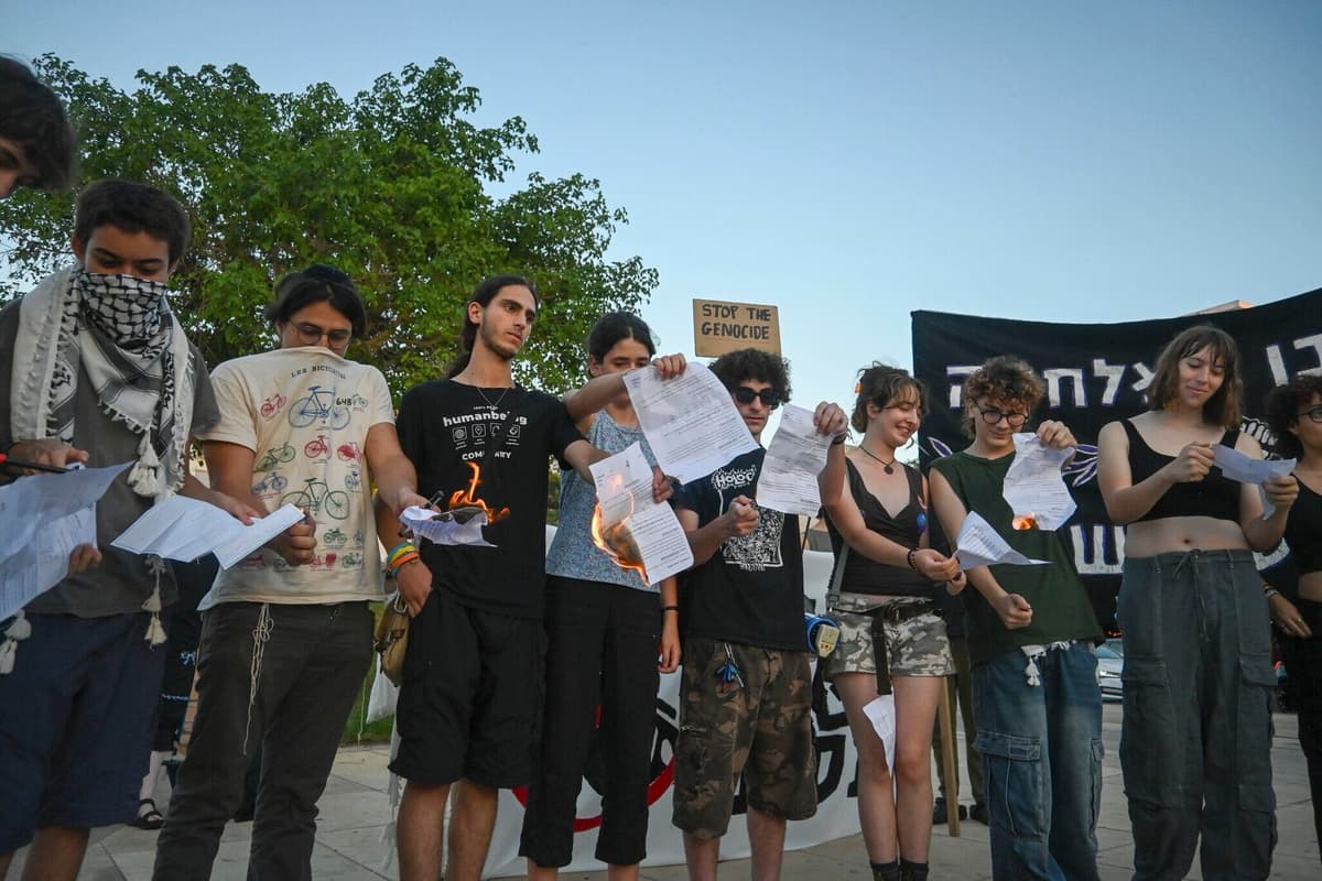 Yona Roseman Goes Viral for Refusing Israeli Military Service