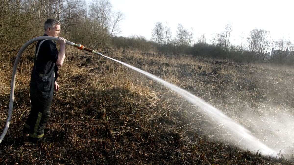 SMHI warns of high risk of grass fires across large parts of Sweden on Tuesday