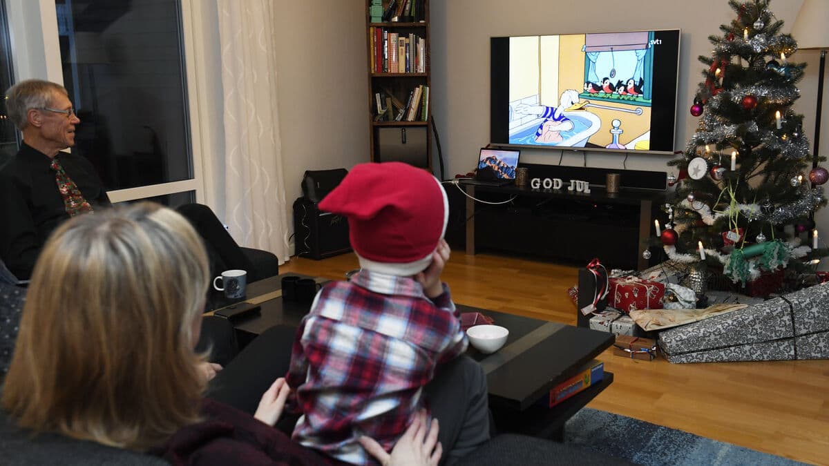 Santa Claus attracted a large crowd on Christmas Eve - again