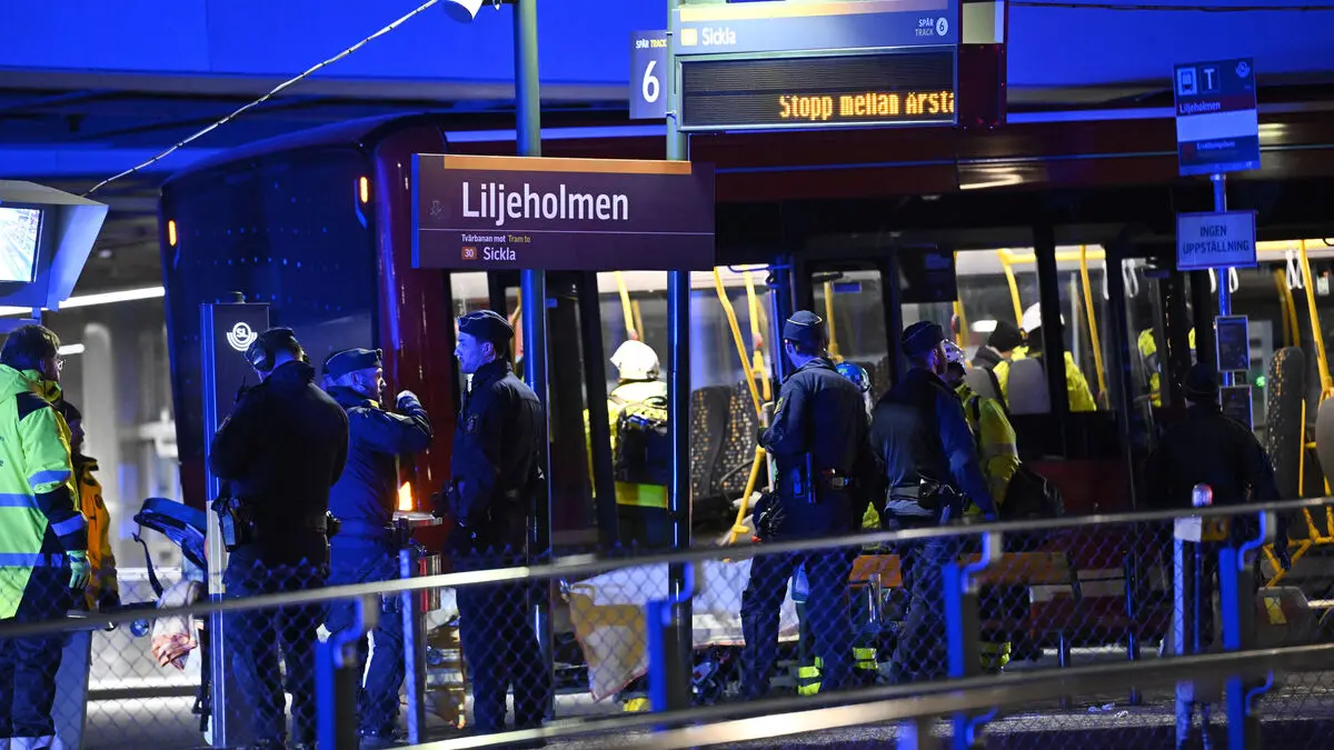 Bus crashed into facade in Liljeholmen, southern Stockholm, driver seriously injured