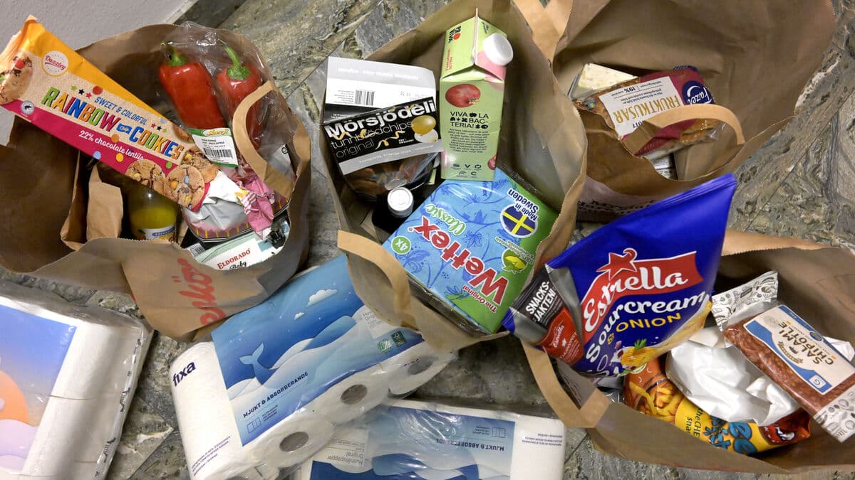 This is why grocery chains are dumping their prices right now