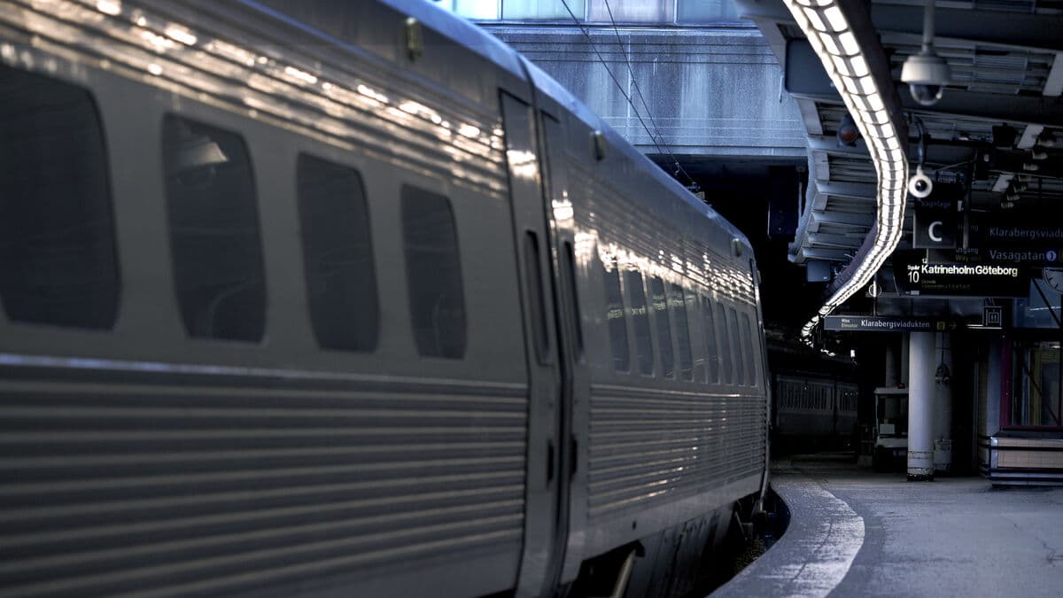 Trains are rolling again after overhead contact line collapse