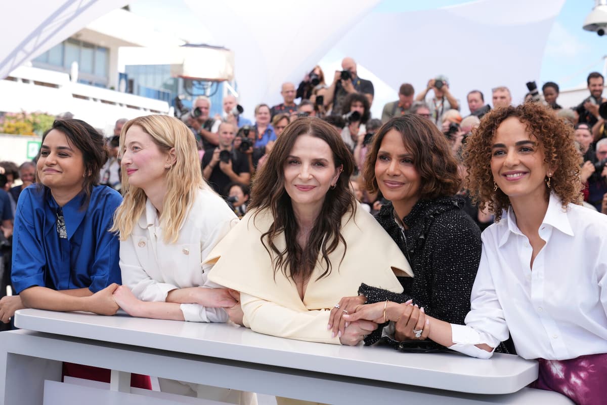 Juliette Binoche Defends Gérard Depardieu Amid Controversy