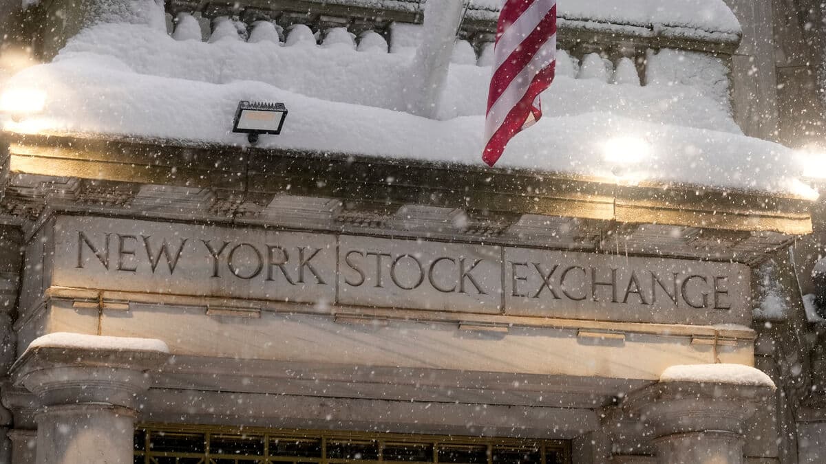 Producer price spike pressures US stock markets