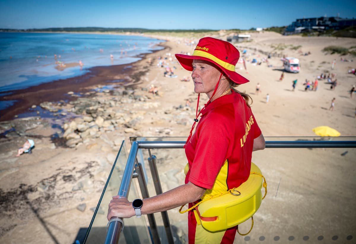 Recognizing Panic in Drowning Victims: A Lifesaver's Insight