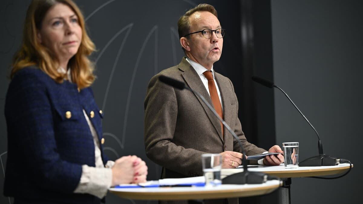 Knee and bowel surgery queues to be shortened