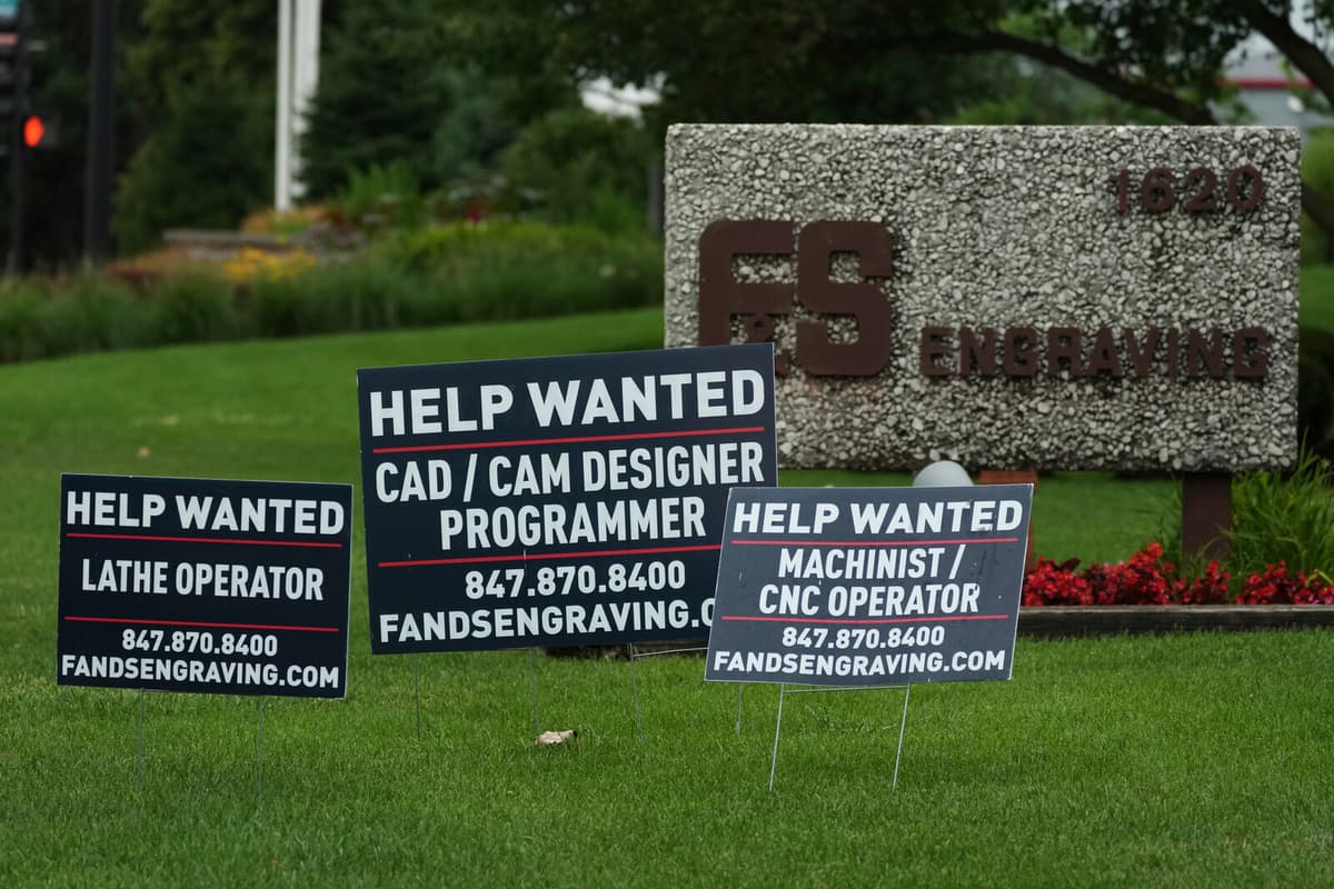 US Jobs and GDP See Unexpected Growth in July