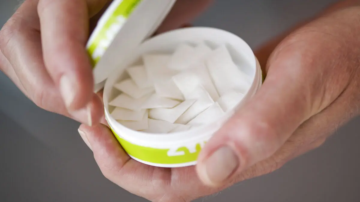 US slows approval of new white snus, tobacco giants fall on Wall Street