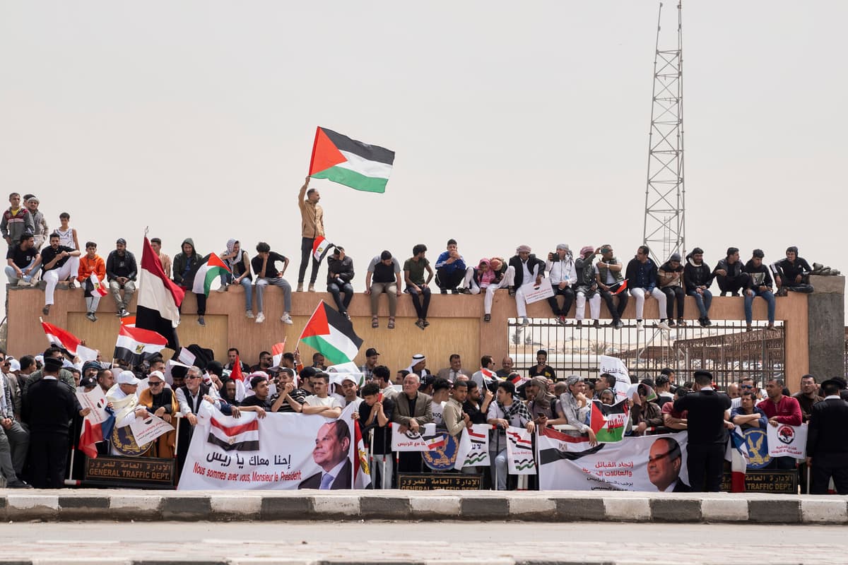 Macron Criticizes Israel Over Gaza Aid Halt During Egypt Visit