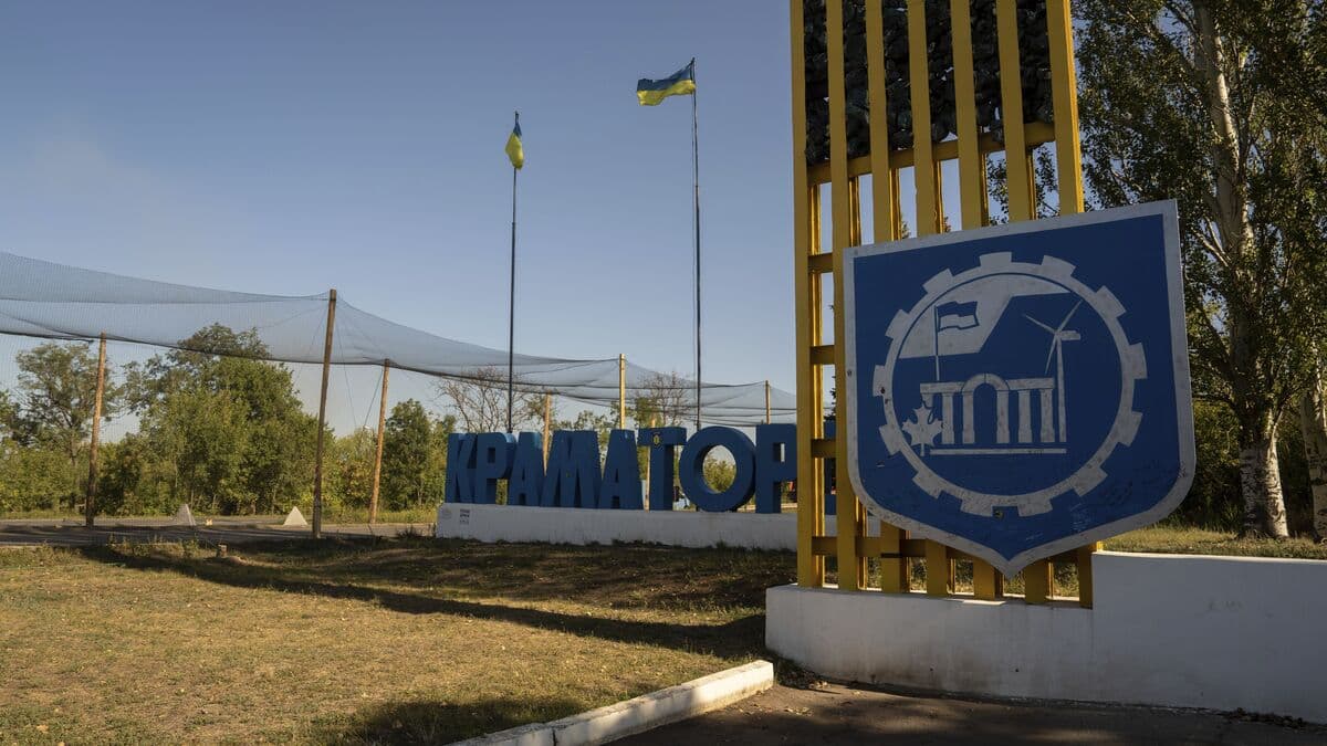 Ukrainians Urged to Evacuate Amid Intensified Russian Attacks