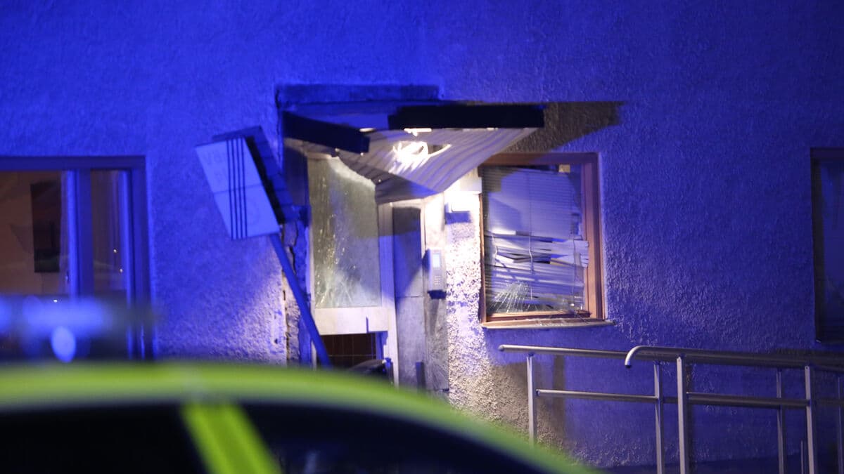 Explosion in Rinkeby: a big bang at apartment building gate