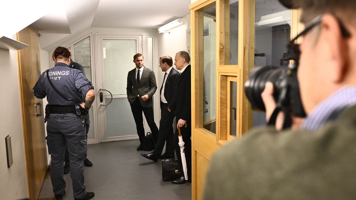 Nazis charged after night of violence – "fed with blows"