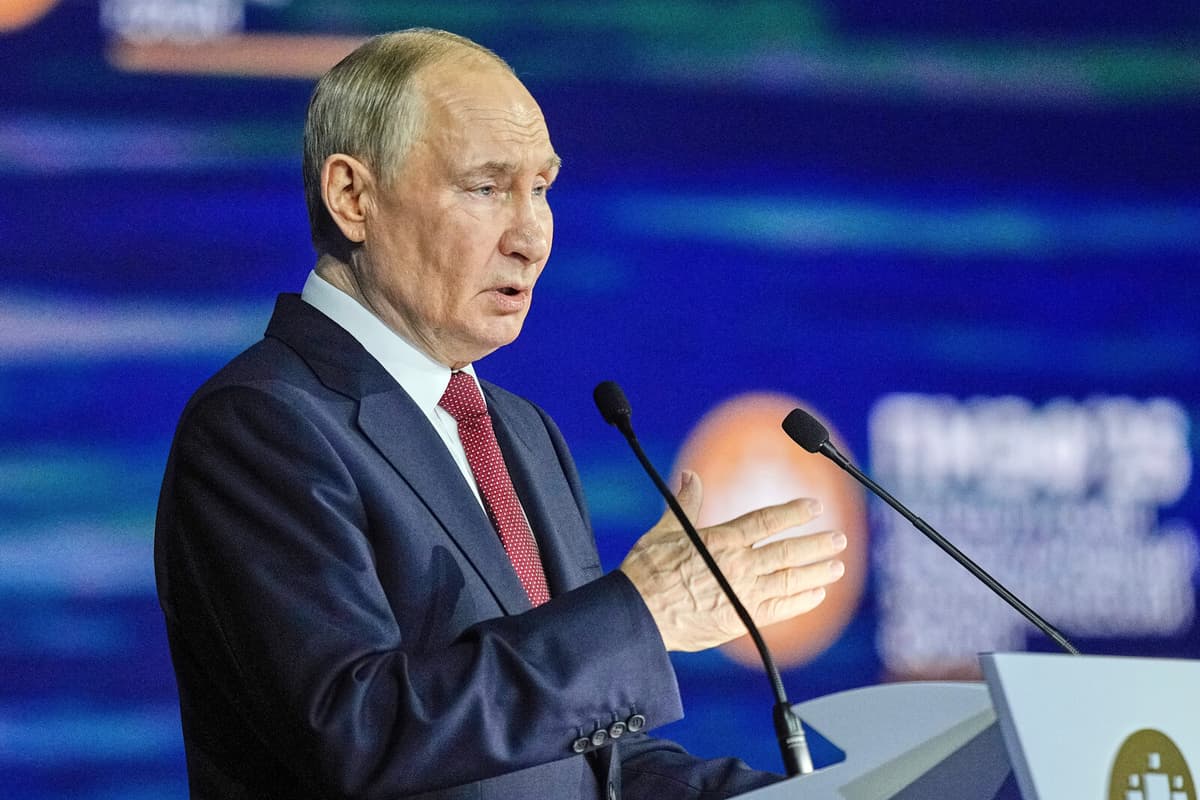 Iran's Foreign Minister Visits Moscow Amid US Tensions