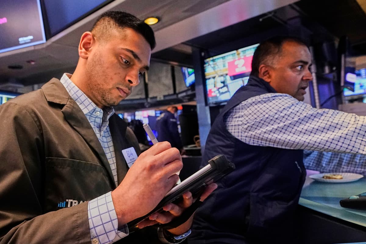 Weakening Dollar: Key Considerations for Investors