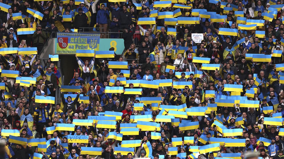 Ukrainian fans die every week, says journalist ahead of World Cup playoff against Sweden