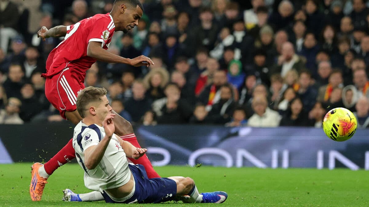 Slot's Christmas wish: Get Alexander Isak back