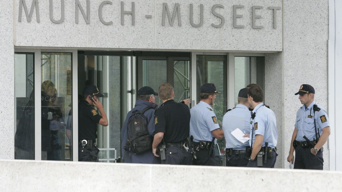 Famous Art Heists: Thefts of Mona Lisa and The Scream