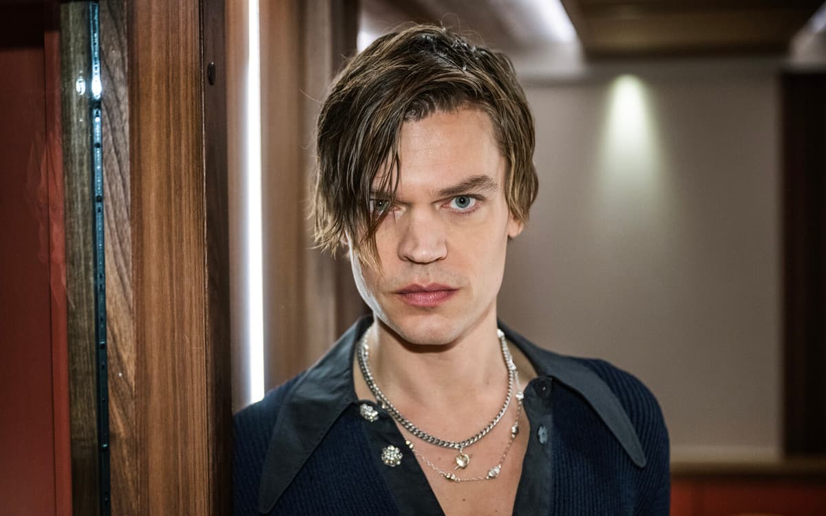 Norén Brothers Tour Continues Without Gustaf as Viktor Leads with Guest Artists