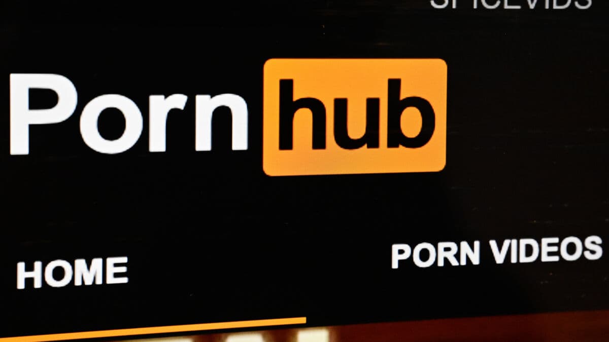 Hackers threaten to expose Pornhub users
