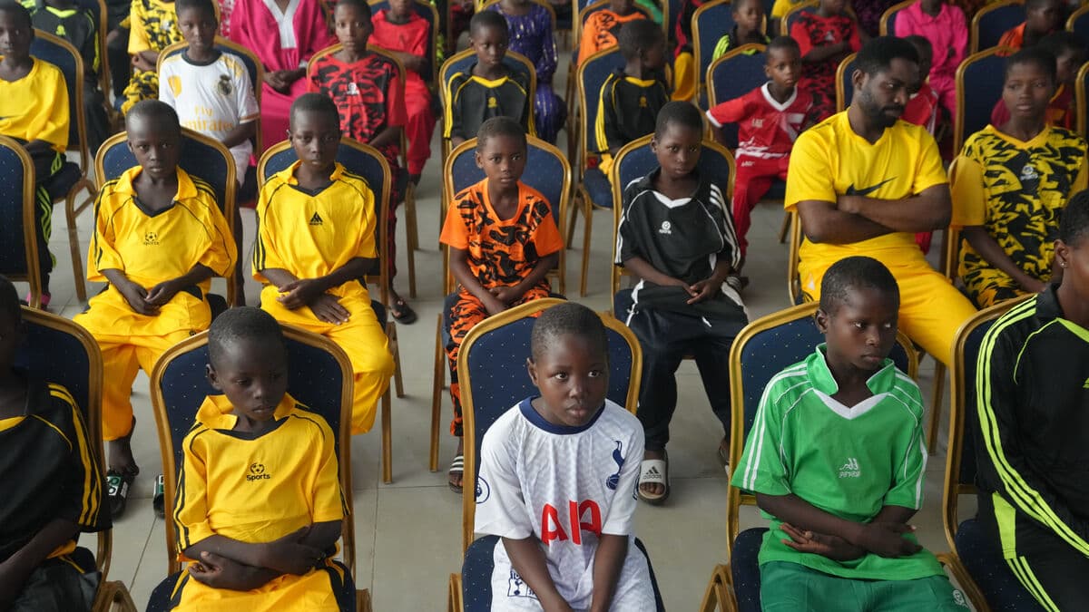 130 kidnapped schoolchildren handed over to authorities in Nigeria