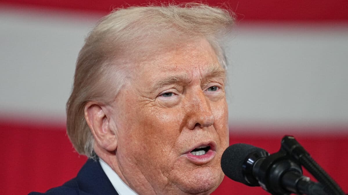 Trump says Hamas must disarm immediately ahead of peace council meeting on Gaza